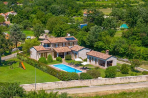 Rustic villa Stancija Martina with pool in Tinjan